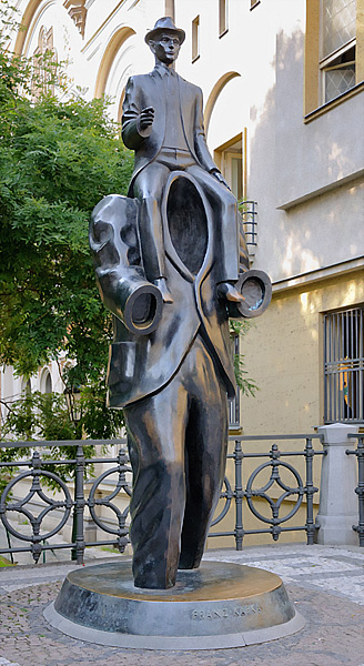 Kafka-Denkmal von Jaroslav Róna in Prag Kafka-Denkmal von Jaroslav Róna in Prag